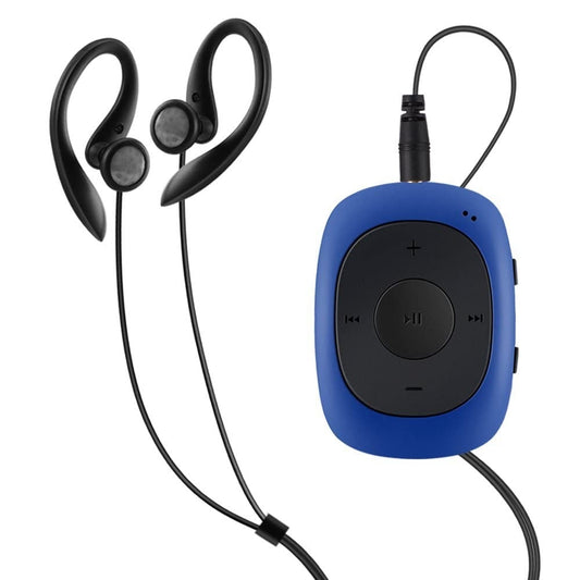 Par črnih žičnih slušalk z ušesno zanko je povezan z Naklikaj.si AGPTEK MP3 predvajalnik s slušalkami - 64 GB, radio FM, majhno modro napravo ovalne oblike z gumbi za upravljanje in kablom.